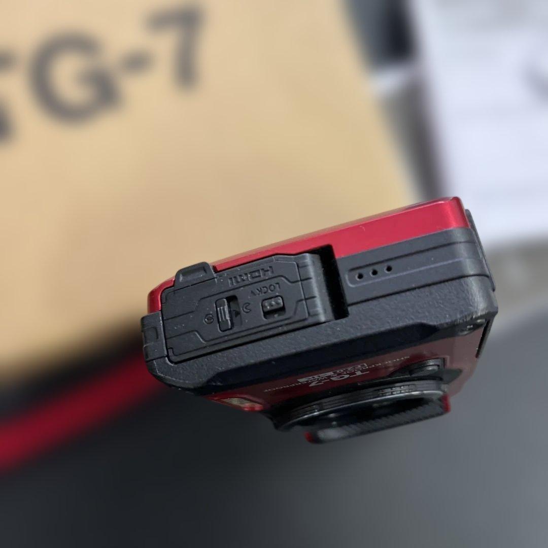 OM SYSTEM TG-7 コンパクトデジタルカメラと予備バッテリー＆充電器