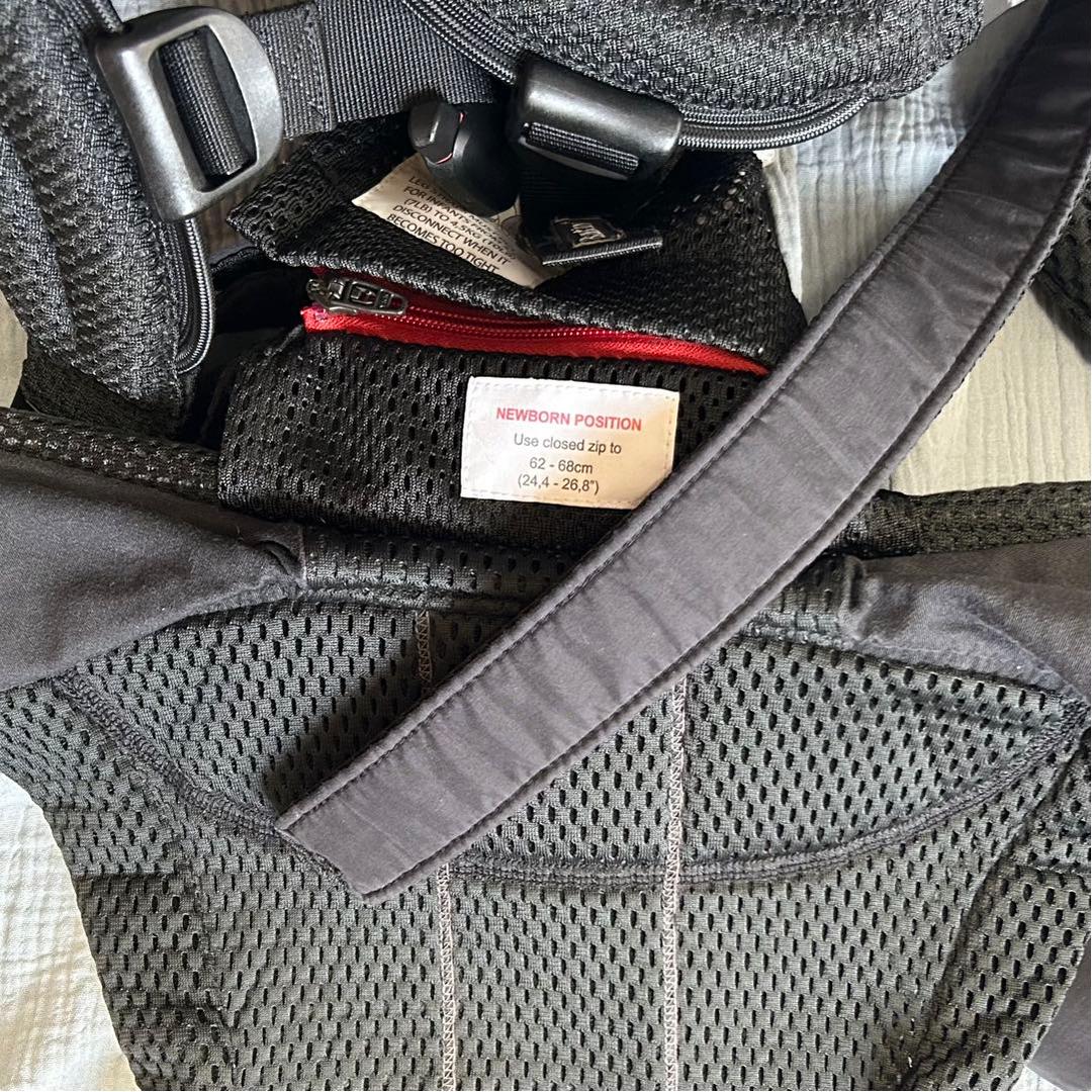 ハーモニー 抱っこ紐　ベビービョルン ブラック 黒 メッシュ よだれカバー付き