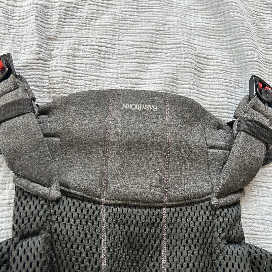 ハーモニー 抱っこ紐　ベビービョルン ブラック 黒 メッシュ よだれカバー付き