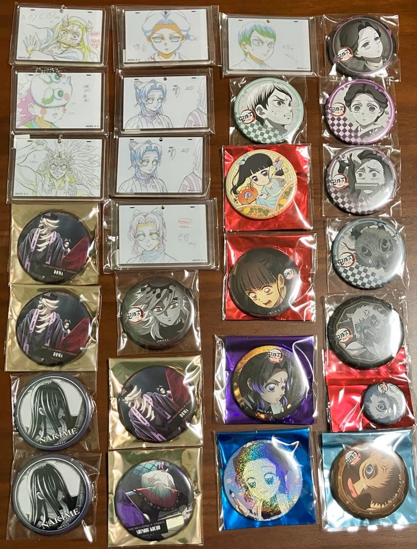 鬼滅の刃 ダイニング 童磨 しのぶ カナヲ 伊之助 アクキー 缶バッジセット