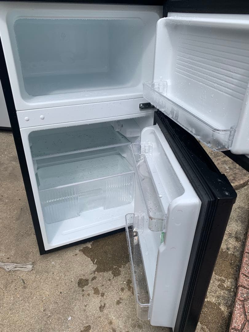 2024年　2ドア冷蔵庫　90L ブラック　comfee