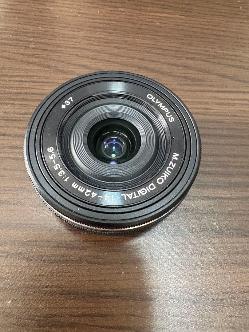 OLYMPUS OM-D E-M10 Mark III 本体とレンズ2本付き