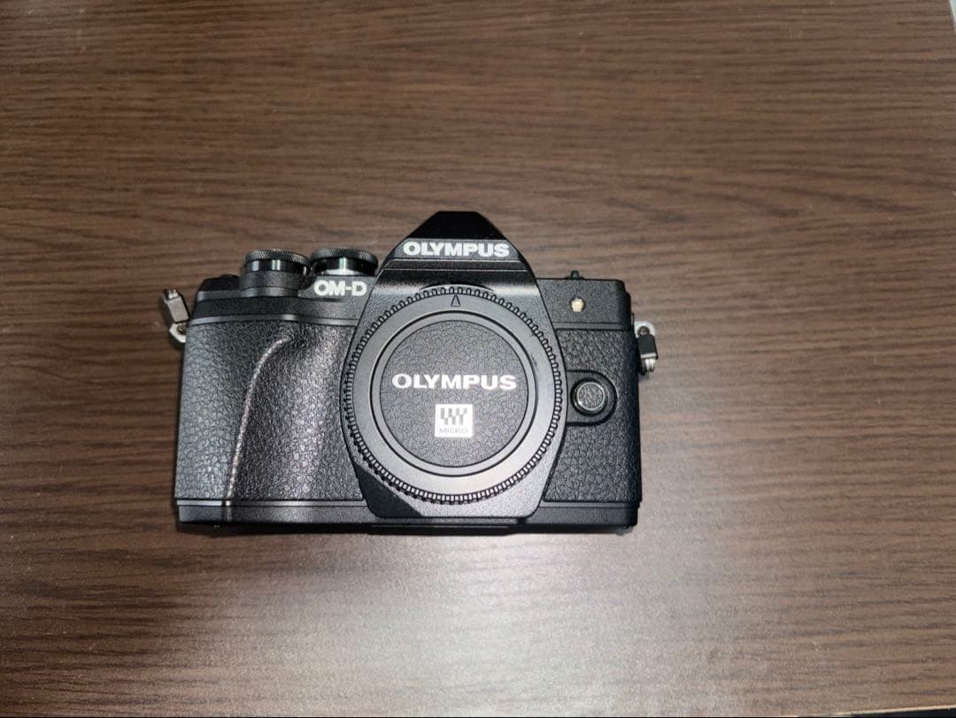 OLYMPUS OM-D E-M10 Mark III 本体とレンズ2本付き