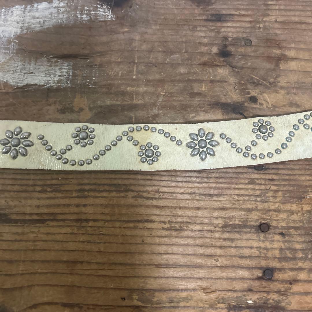 34inc HTC フラワーシルバースタッズ. ホワイト