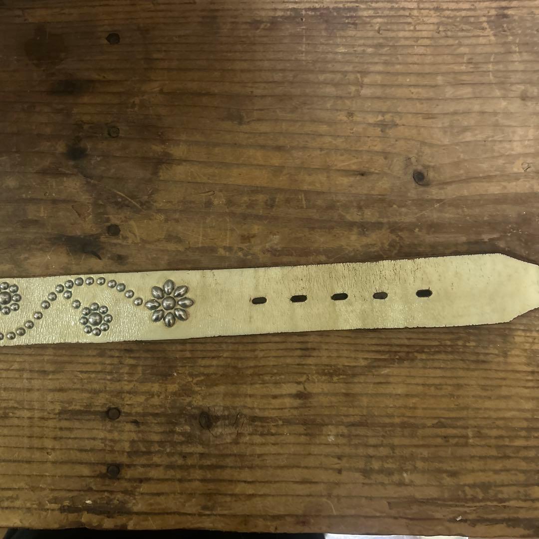 34inc HTC フラワーシルバースタッズ. ホワイト