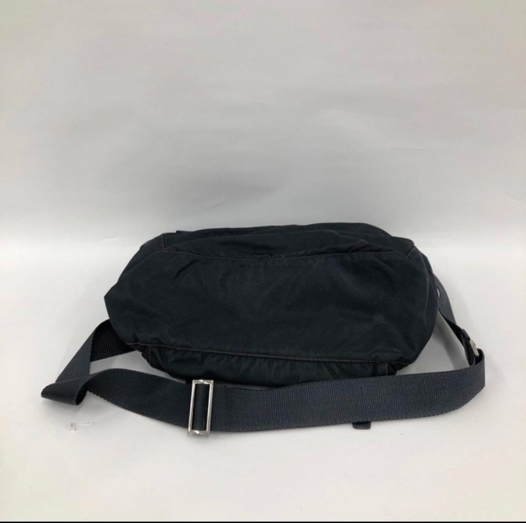 PRADA プラダ　ブラック メッセンジャーバッグ