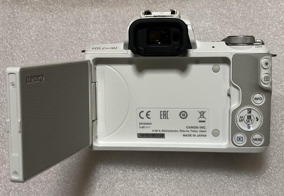 キャノン　EOS Kiss M2 ダブルズームキット ホワイト