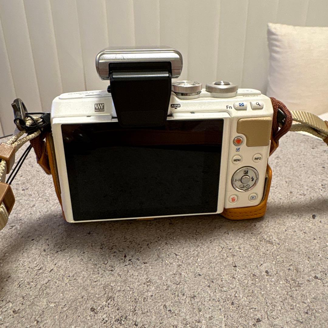 OLYMPUS PEN E-PL7 ホワイト