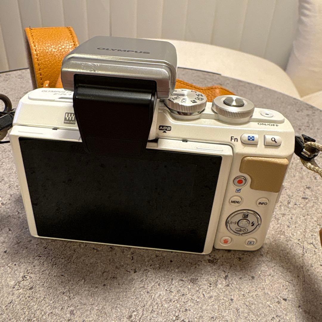 OLYMPUS PEN E-PL7 ホワイト