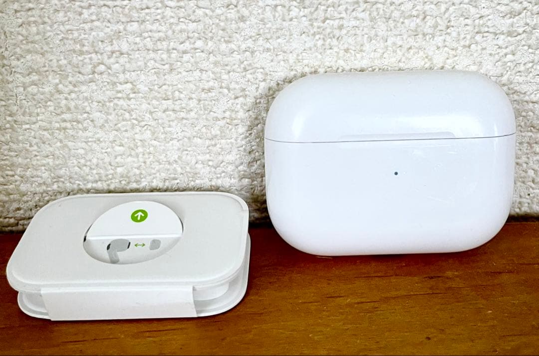 AirPods Pro 第二世代　本体 充電ケース、イヤーピース付き ホワイト