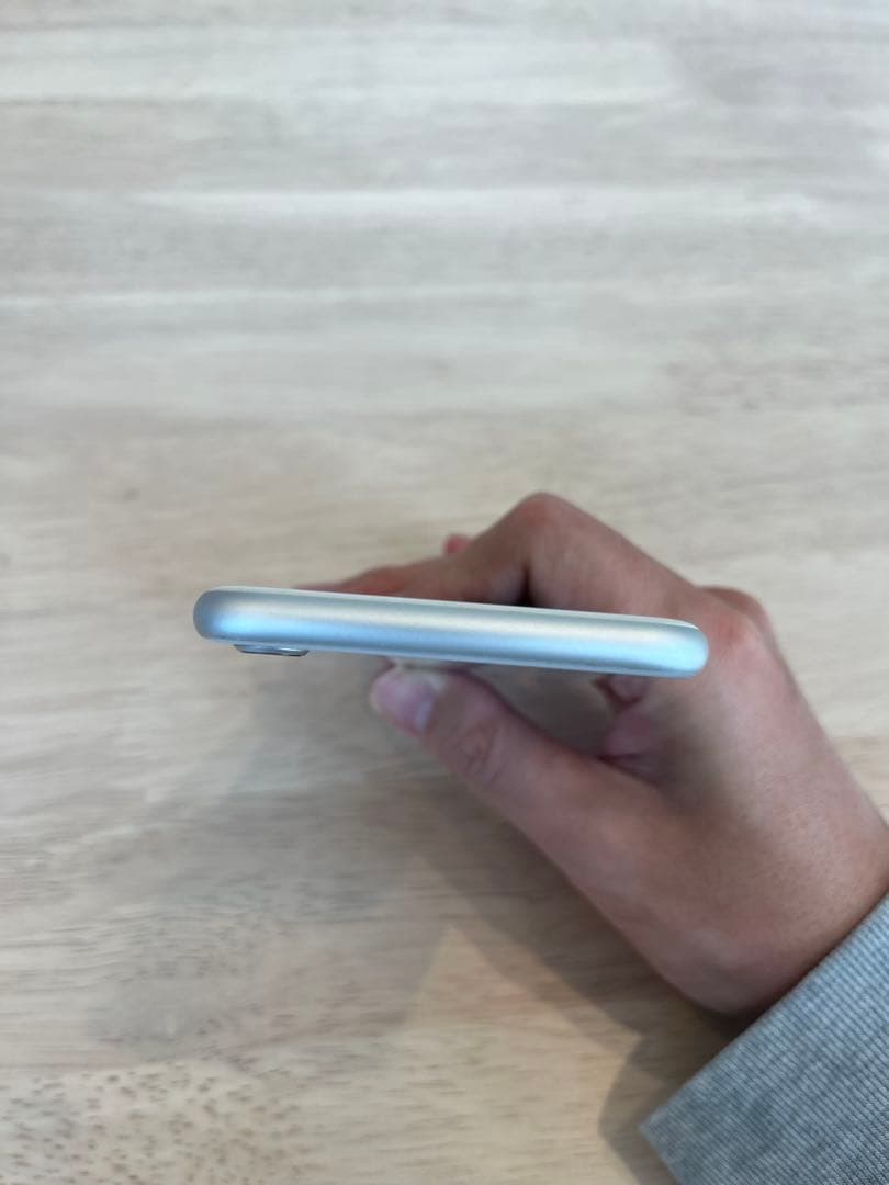 iPhone8 64G docomo SIMロック解除　バッテリー75%