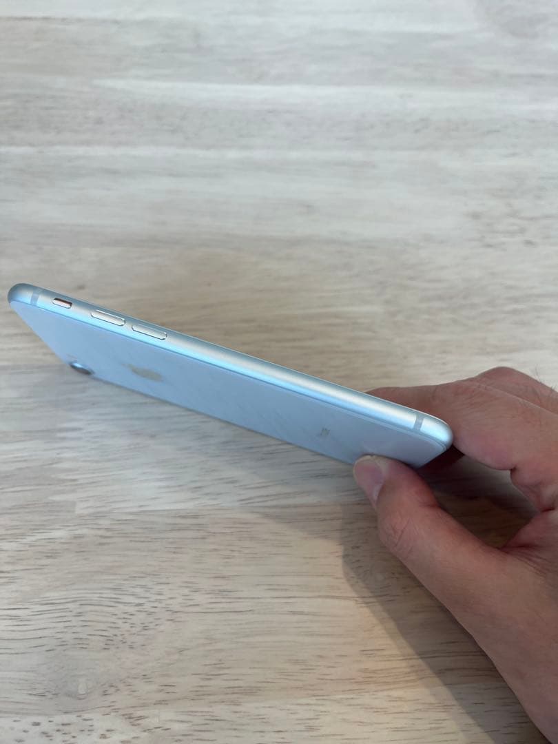 iPhone8 64G docomo SIMロック解除　バッテリー75%