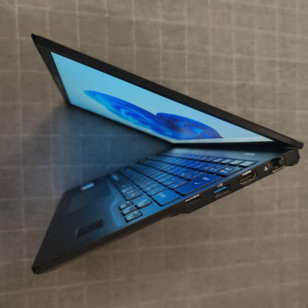 日本製 Fujitsu 美品 超軽量 驚速 13世代i5 8GB 512GB