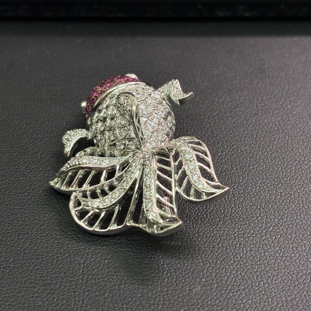 K18WG ルビー＆ダイヤモンド 金魚デザイン ブローチ