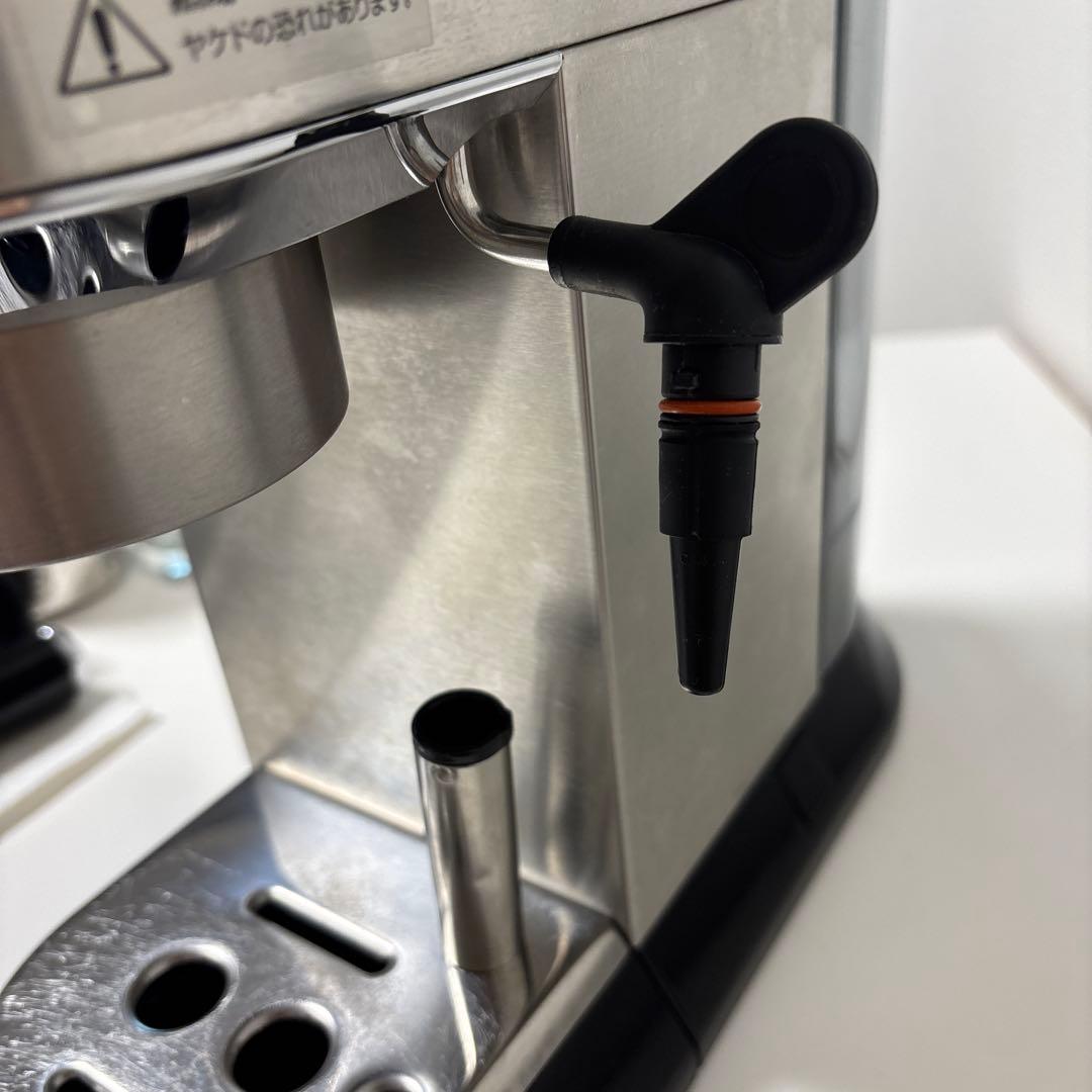 〈値下げ〉【匿名配送】デロンギ エスプレッソマシン DEDICA EC680