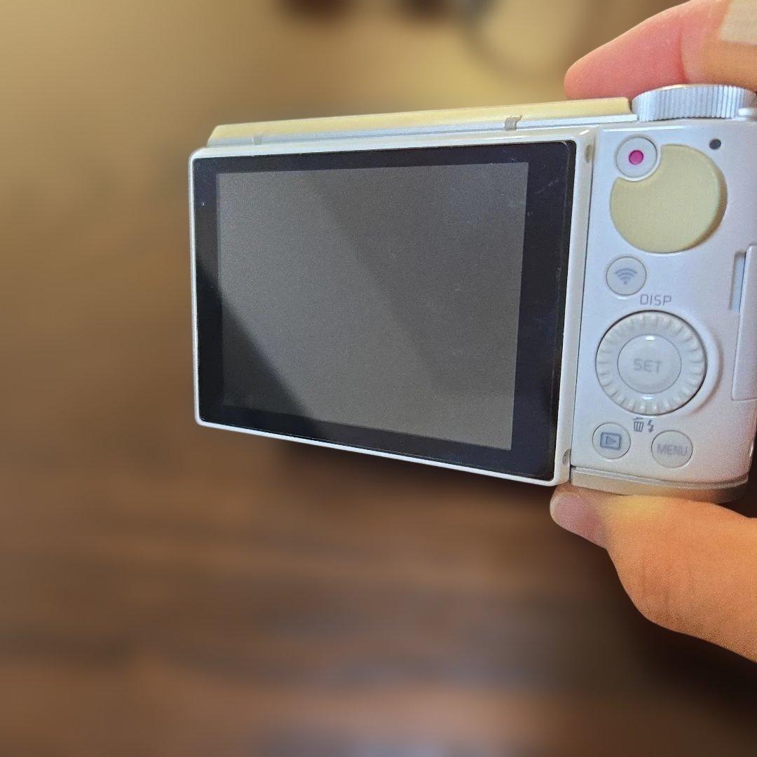 CASIO デジカメ　EX-ZR4000 ホワイト