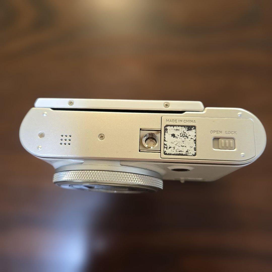 CASIO デジカメ　EX-ZR4000 ホワイト