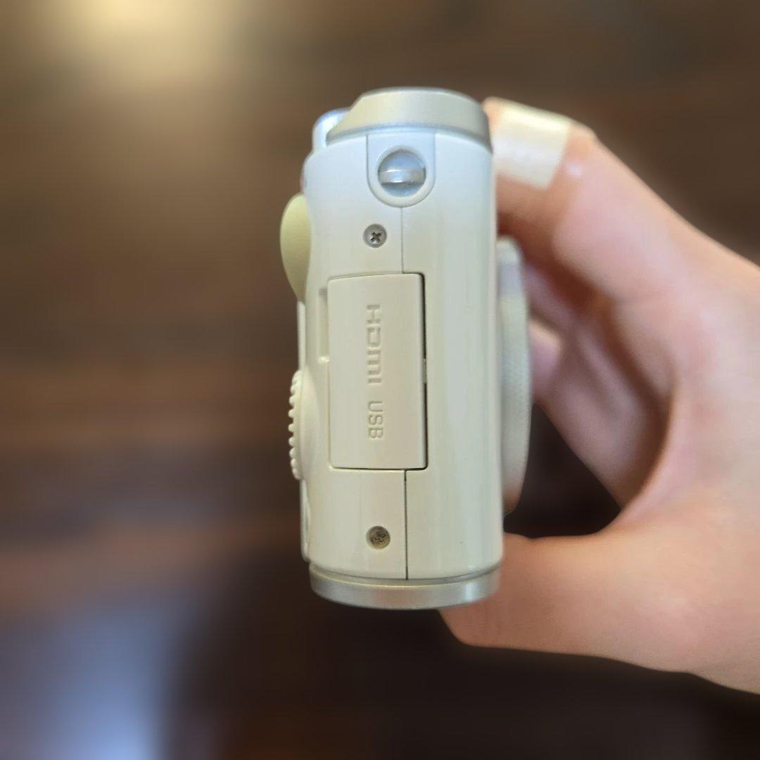 CASIO デジカメ　EX-ZR4000 ホワイト