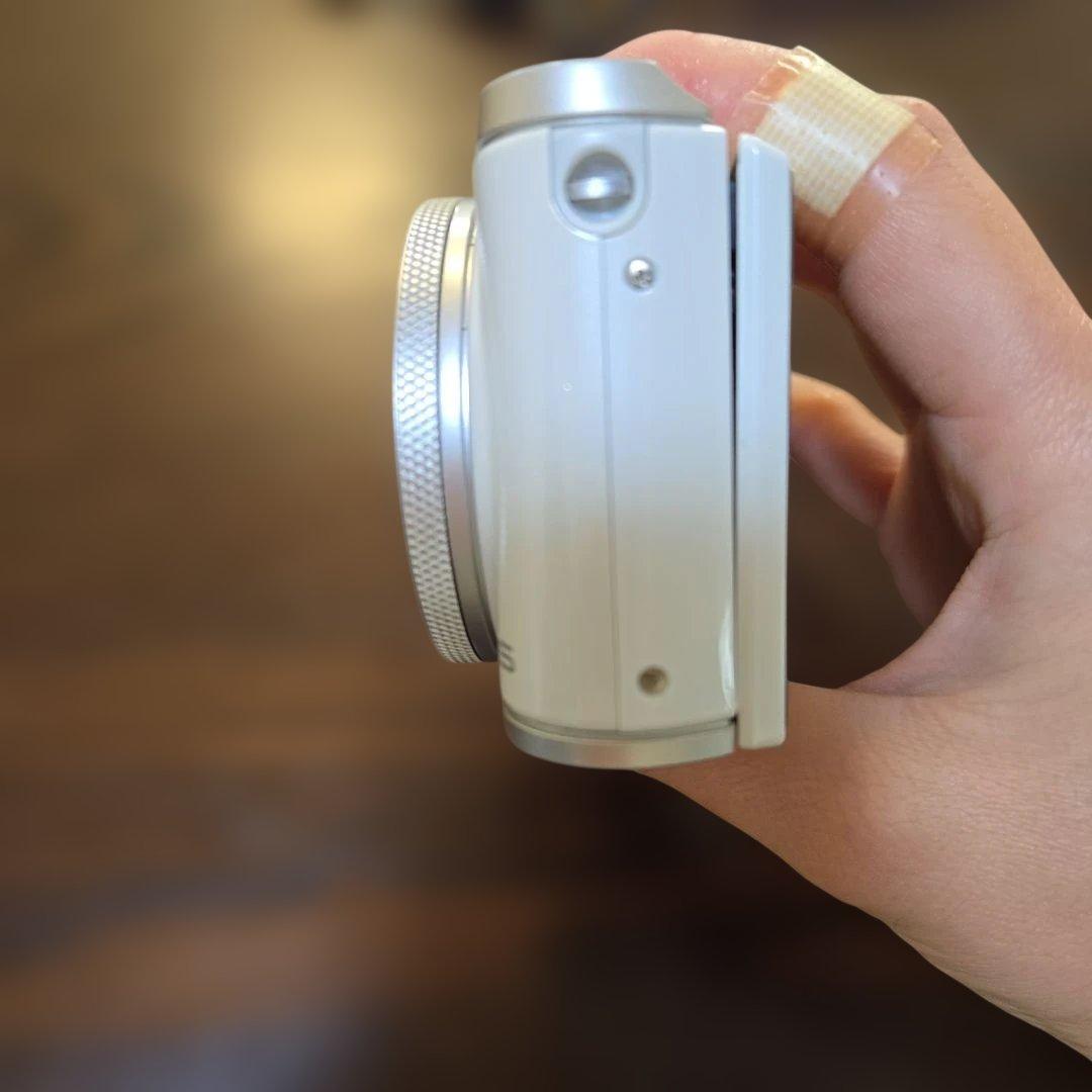 CASIO デジカメ　EX-ZR4000 ホワイト