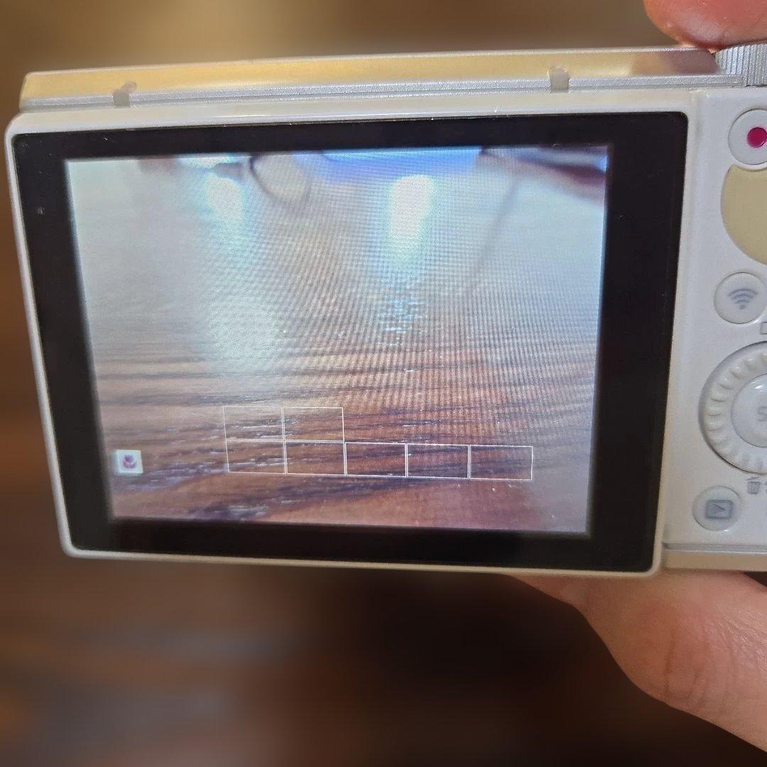 CASIO デジカメ　EX-ZR4000 ホワイト