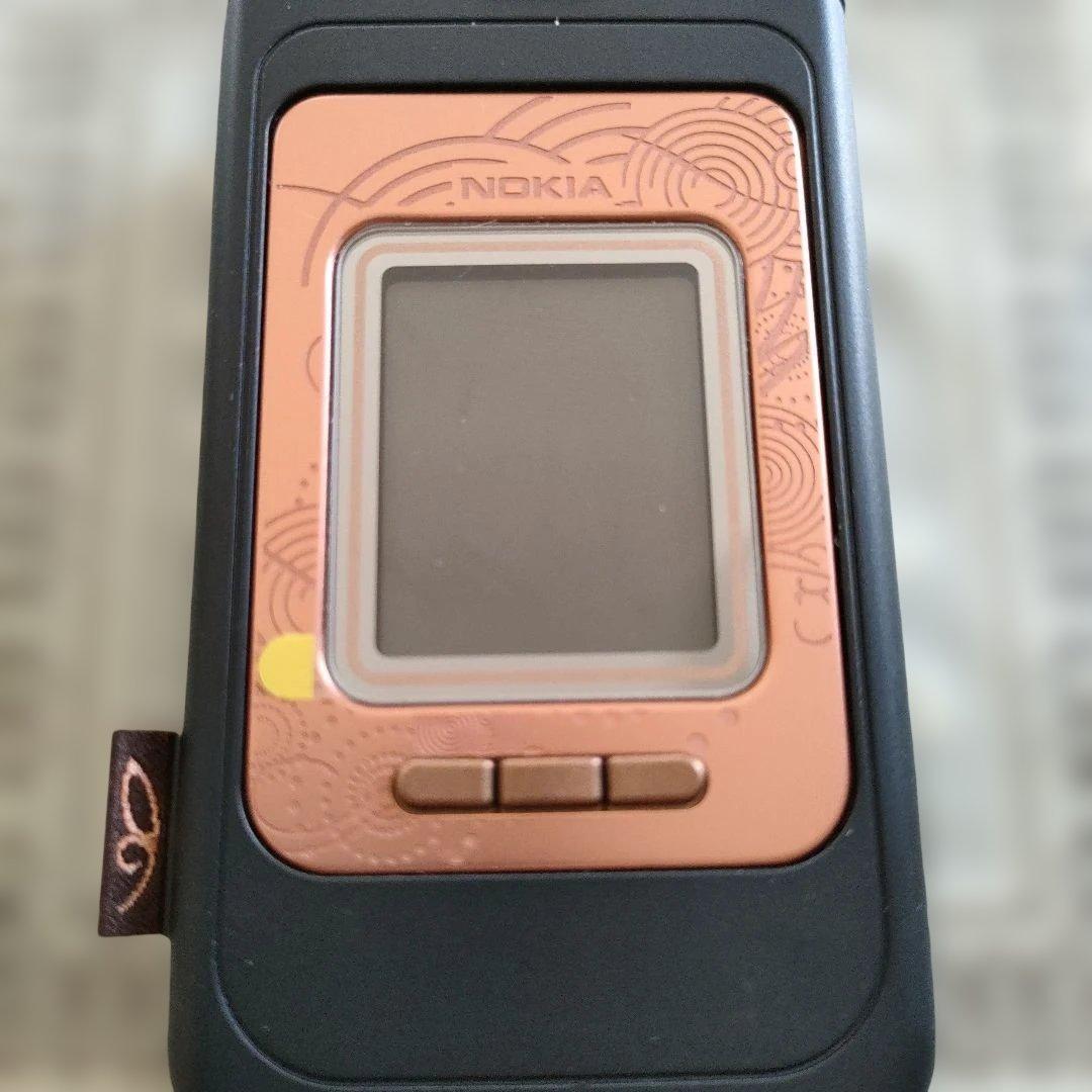 \"未使用\"ノキアNOKIA　フリップ型3Gファション携帯電話『7390』ドイツ製