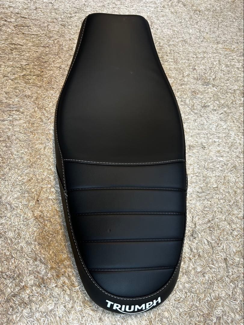 未使用　新品　トライアンフ　スピード400 純正シート ブラック