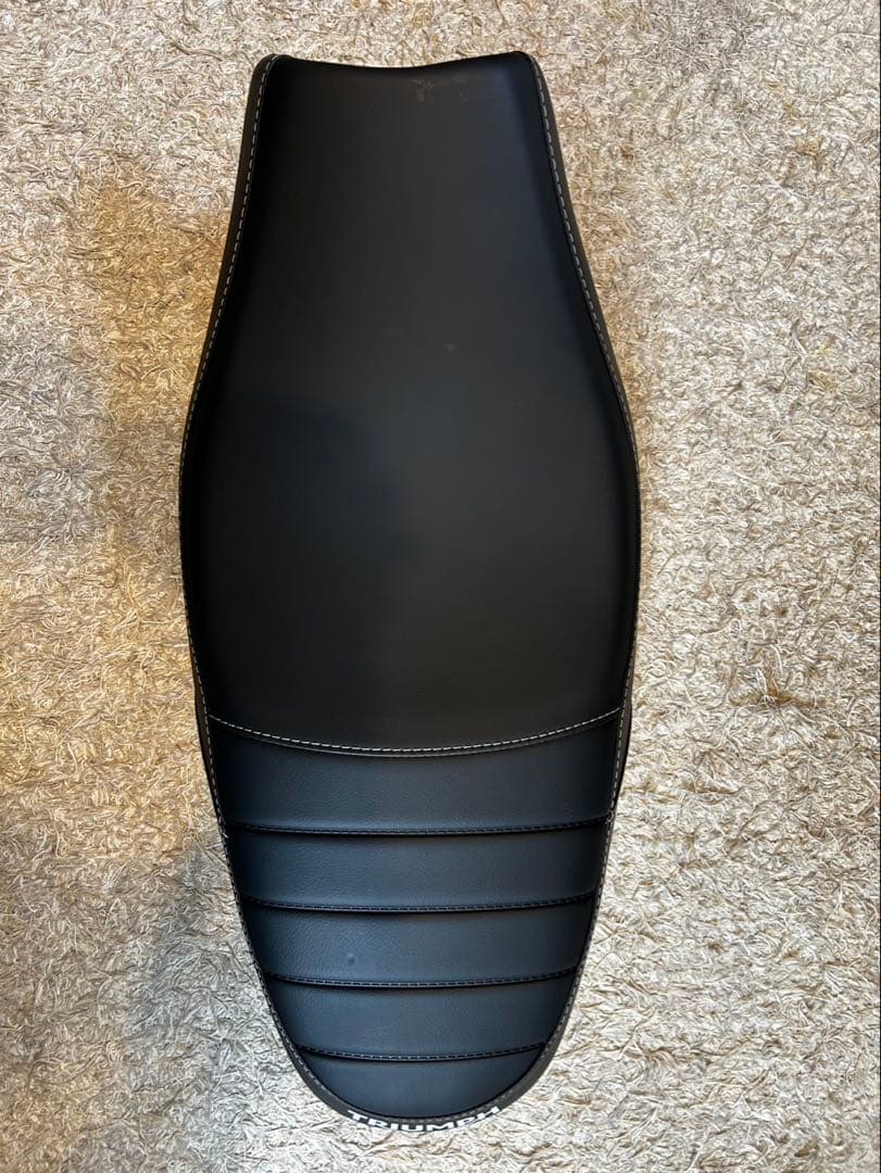 未使用　新品　トライアンフ　スピード400 純正シート ブラック