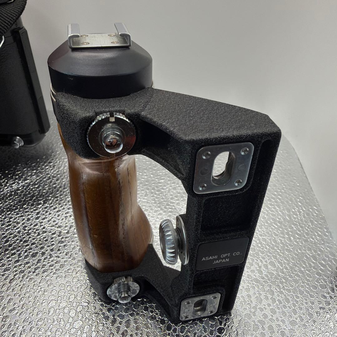 と*ー様 Pentax 6X7 ブラック ボディ　ウッドハンドル付き