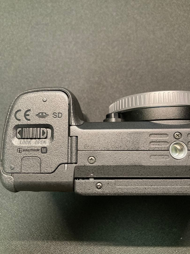 [美品]SONY a6400ミラーレス一眼レフ