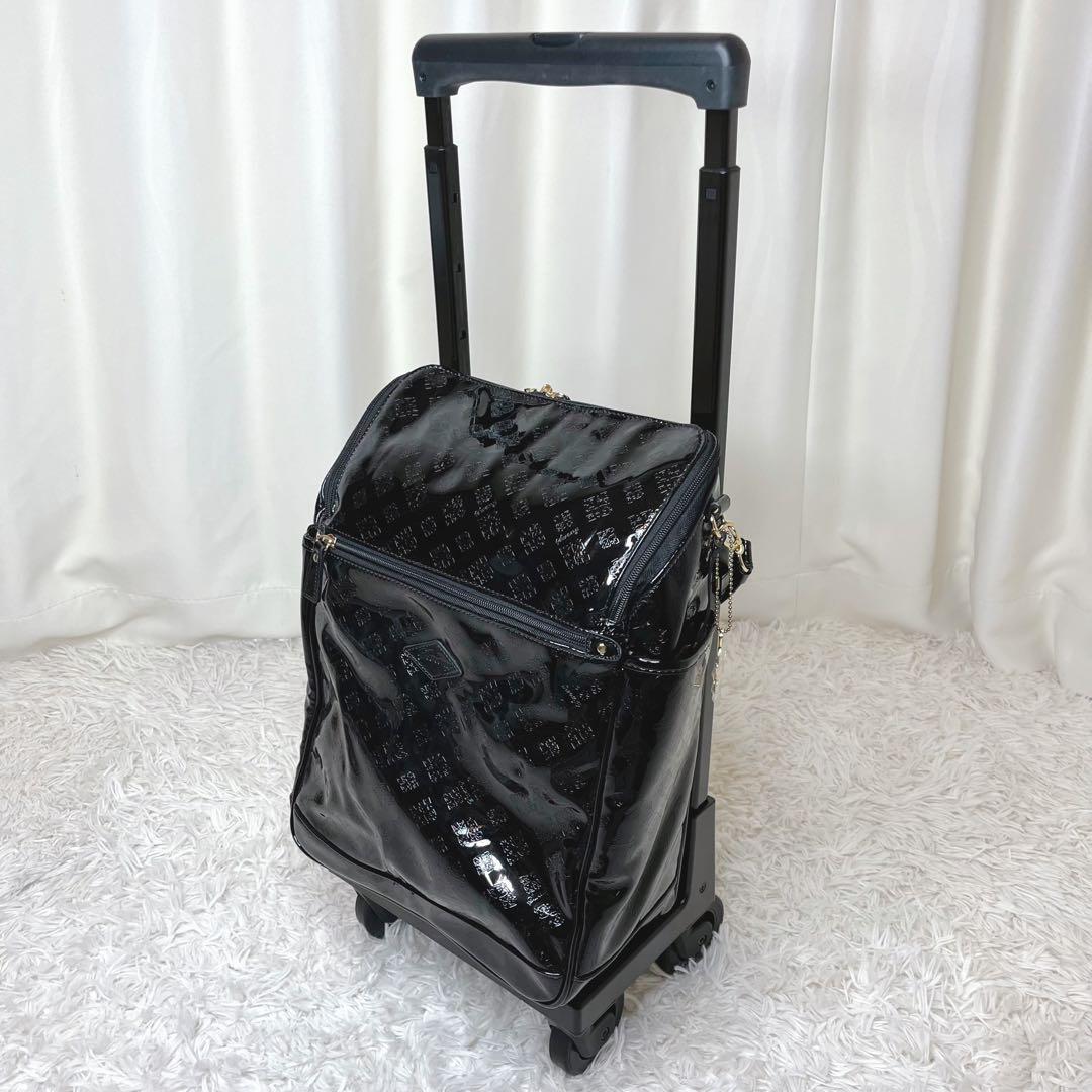 ✨新品級✨SWANY スワニー　キャリーカー　エナメル ブラック　総柄