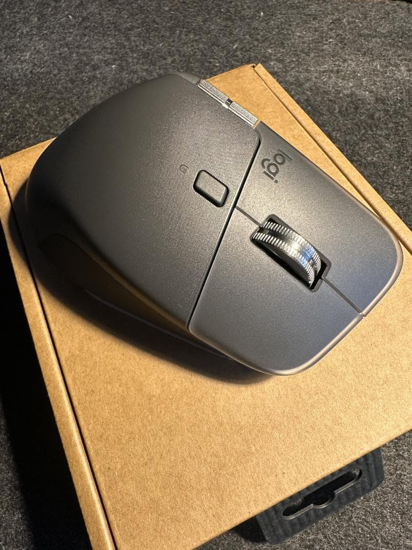 logicool MX MASTER 4 （専用収納ケース付き）