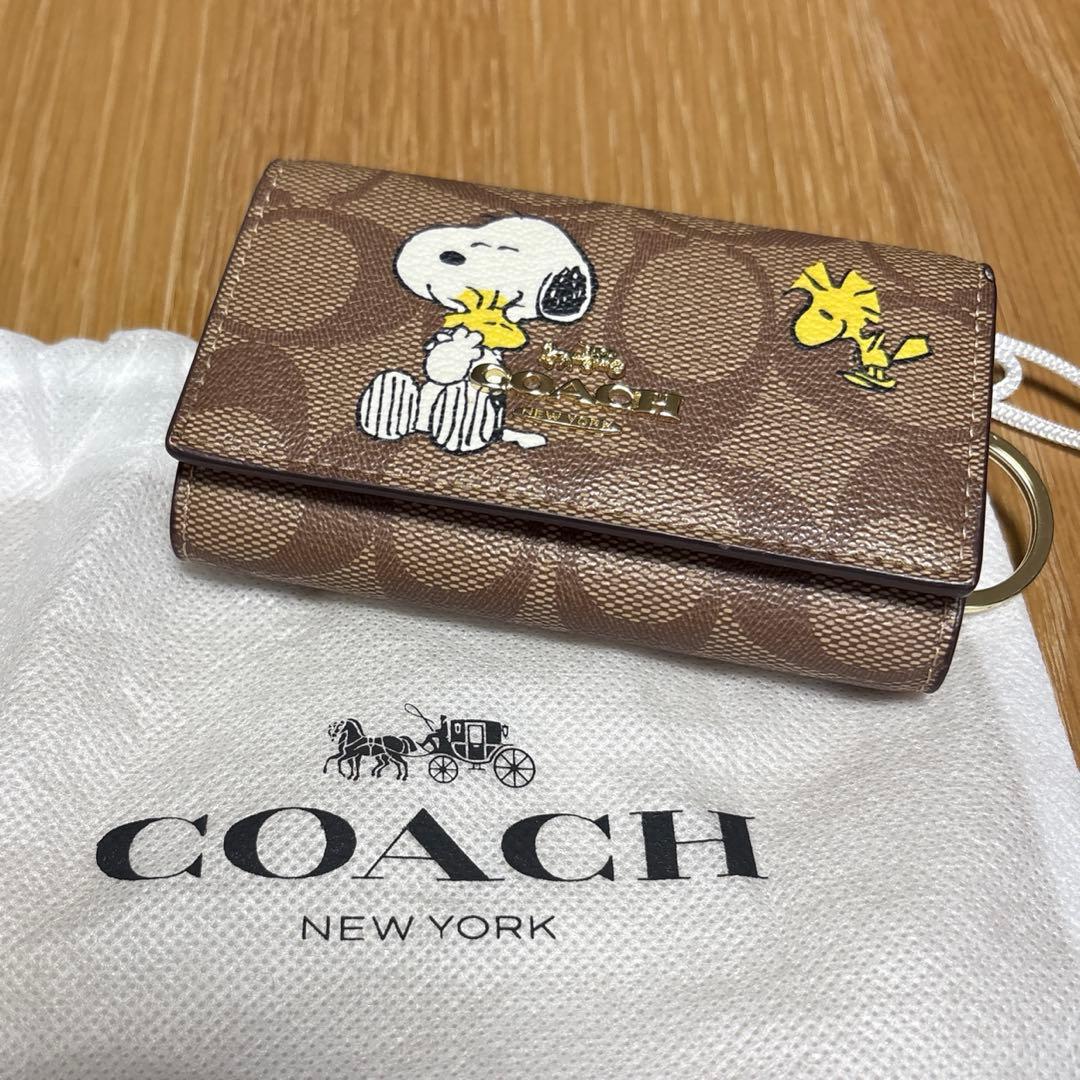 新品未使用　コーチ5連キーケース スヌーピー柄ブラウン