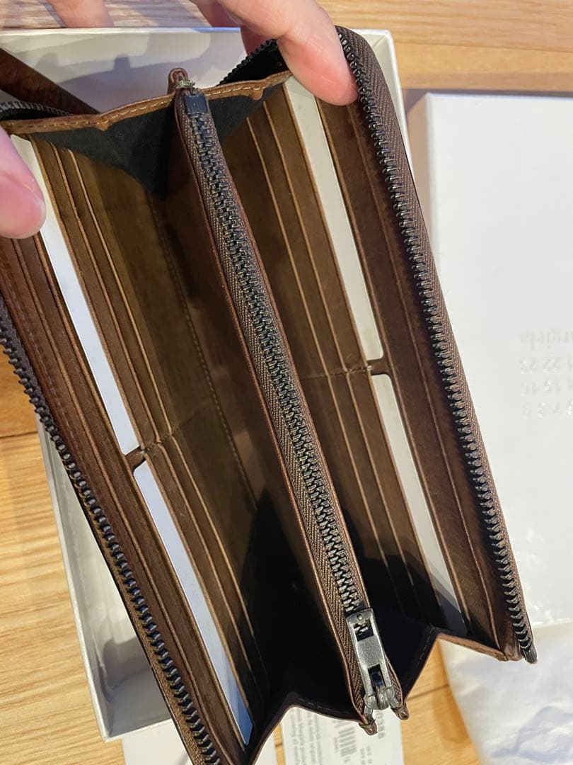 メゾンマルジェラ 4ステッチ レザー財布 ラウンドジップ ブラウン