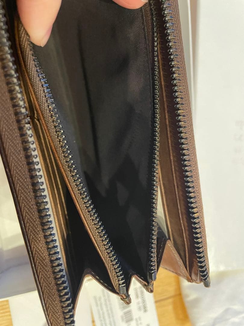 メゾンマルジェラ 4ステッチ レザー財布 ラウンドジップ ブラウン