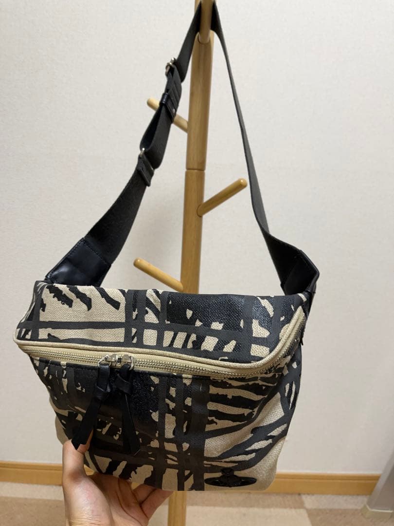 [最終値下げ！] ヴィヴィアンウエストウッド　ボディバッグ