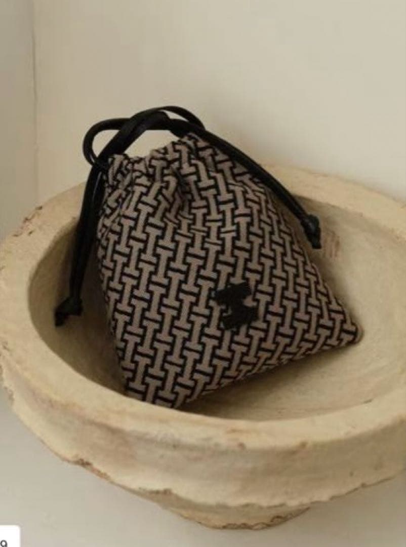 iacucci モノグランマ ポーチ