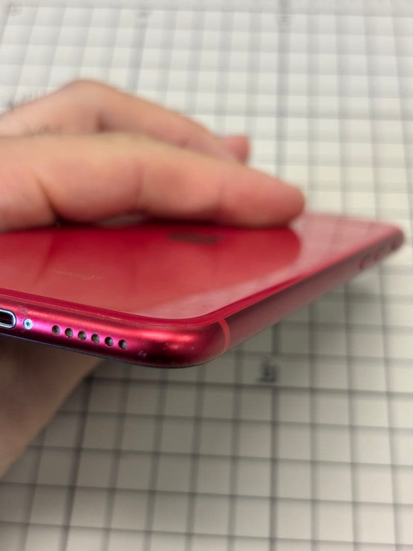 Apple iPhone SE第二世代　RED 本体　SIMフリー