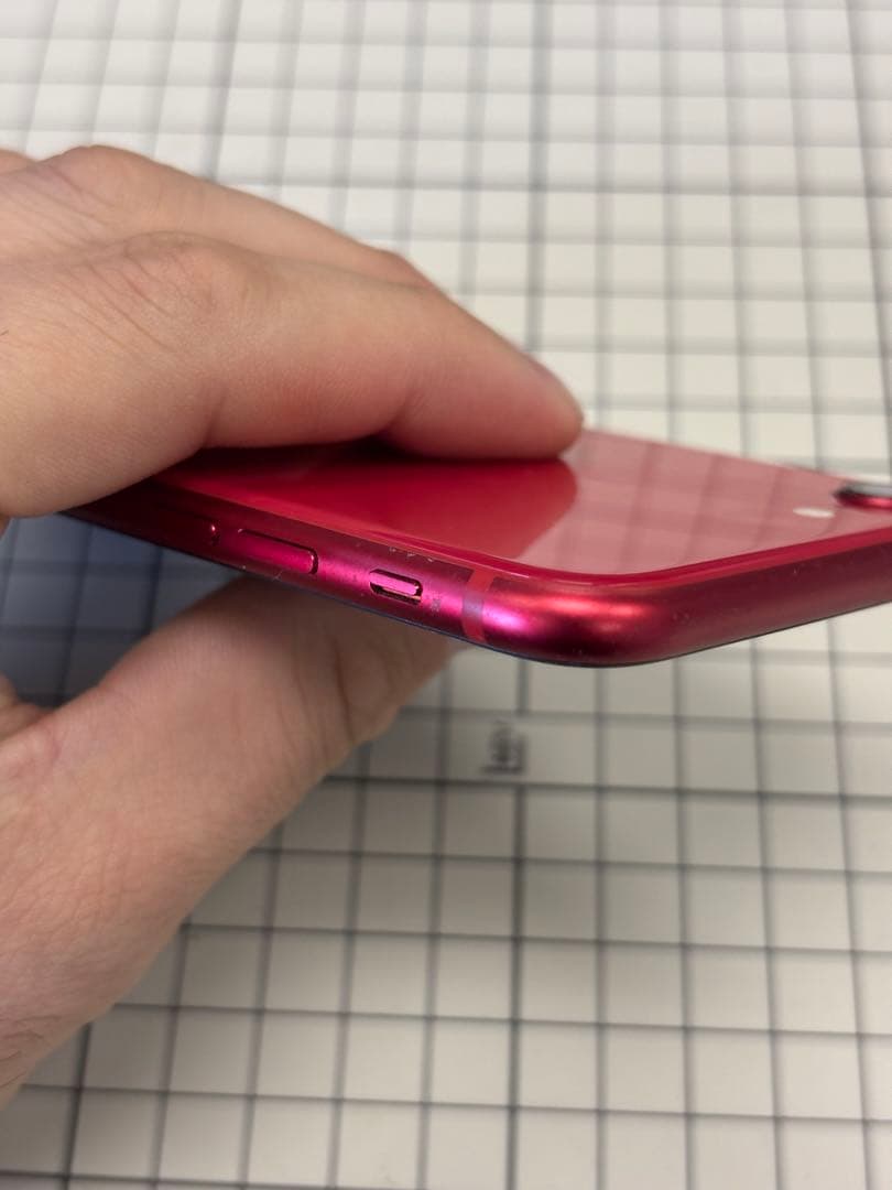 Apple iPhone SE第二世代　RED 本体　SIMフリー