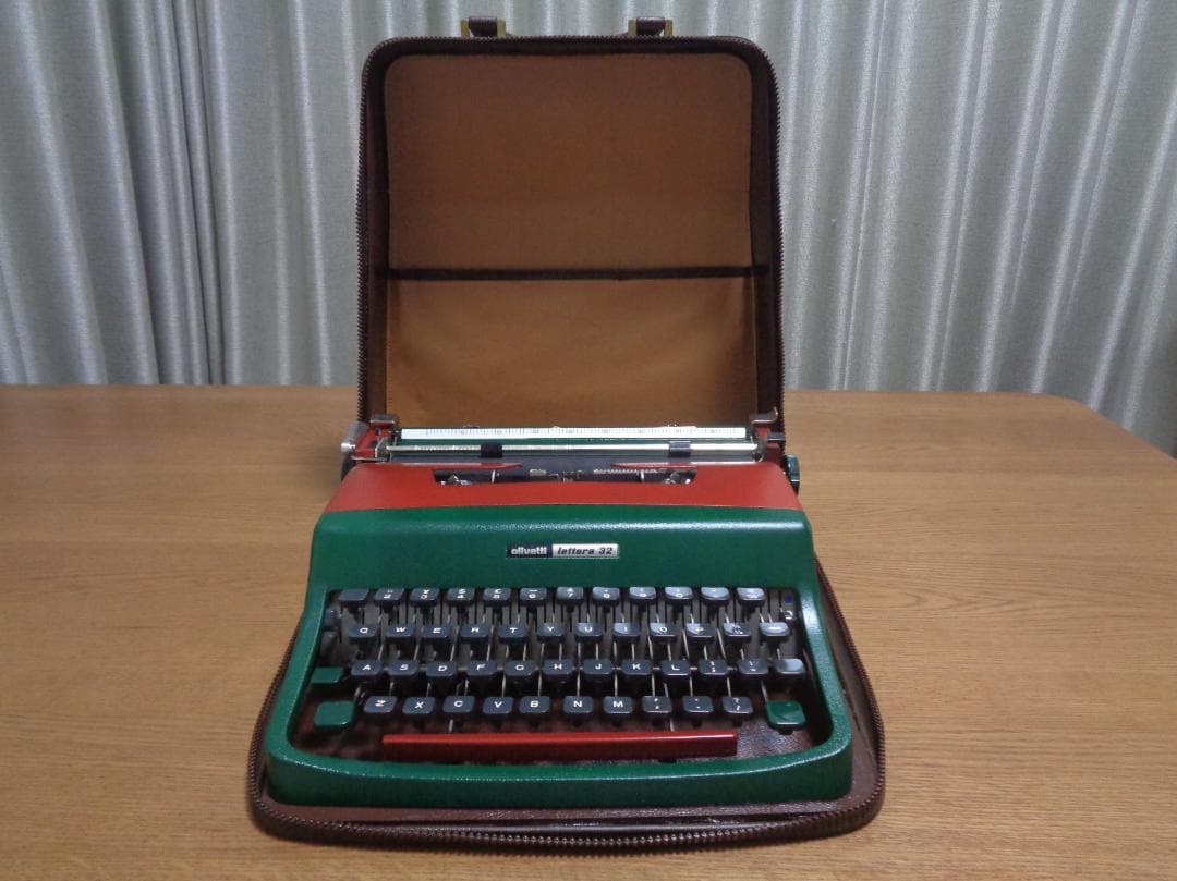 GUCCIケース olivettilettera32タイプライターシェリーライン