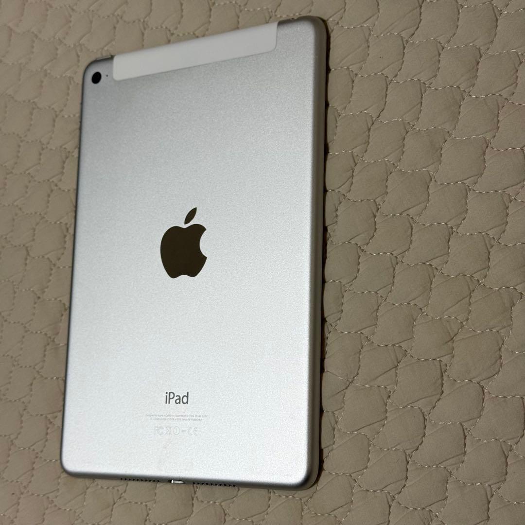 iPad mini 4 128GB シルバー（docomo）本体のみ