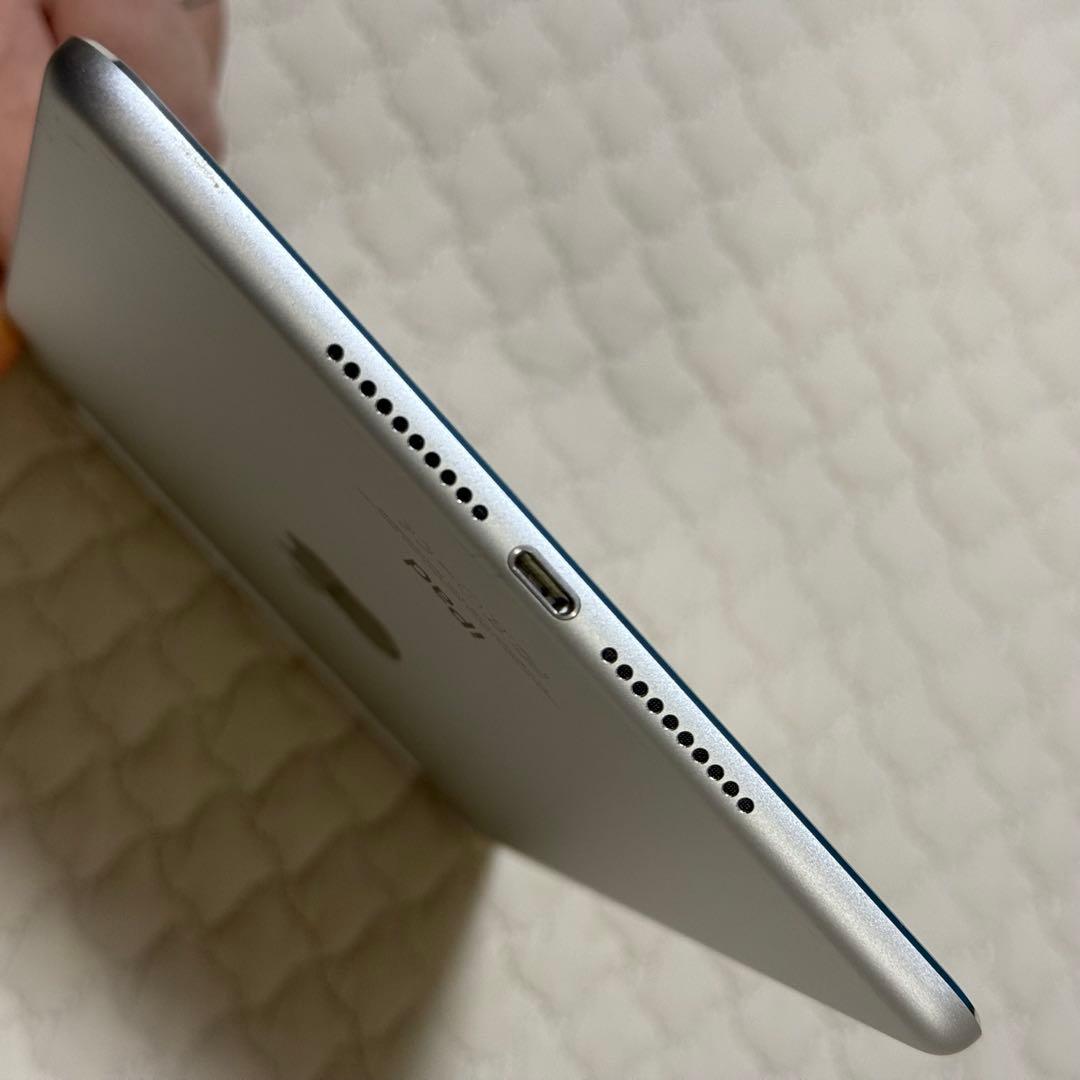 iPad mini 4 128GB シルバー（docomo）本体のみ