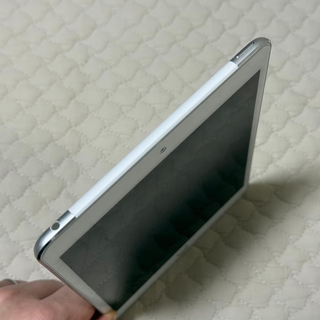 iPad mini 4 128GB シルバー（docomo）本体のみ