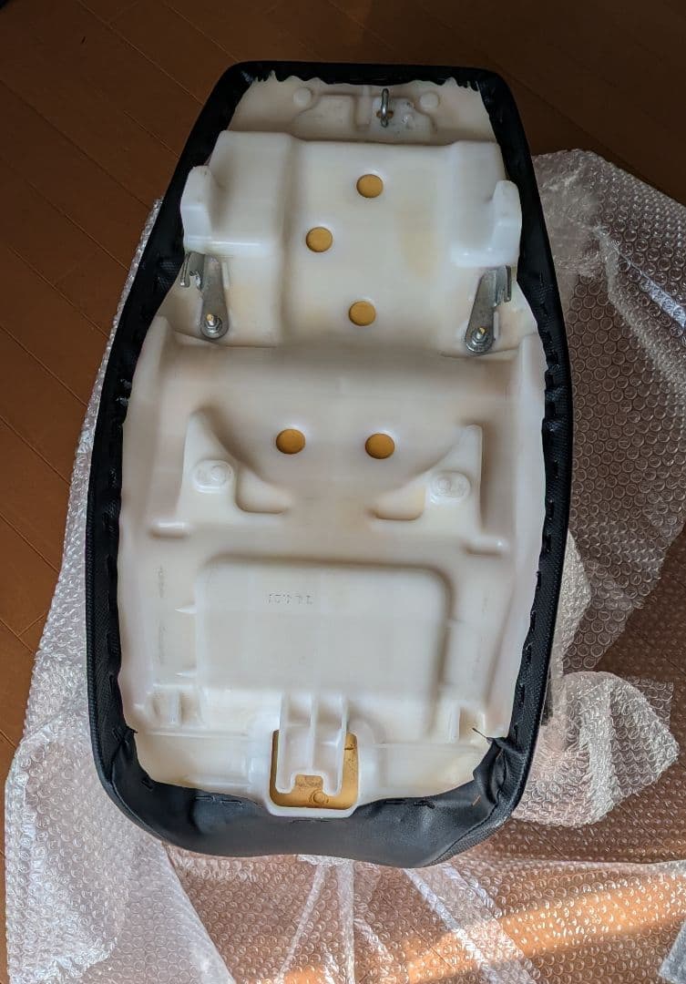 CB400SF nc42 純正シート黒さが光る高品質