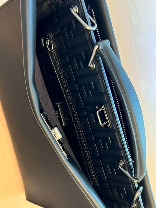 フェンディ　ピーカブー　ブラック　Fendi Peekaboo