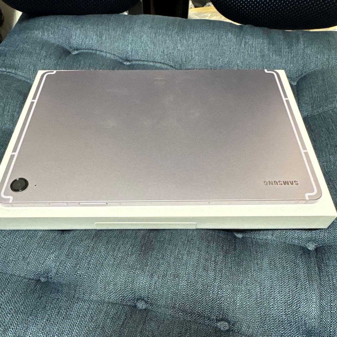 Samsung Galaxy Tab S9 FE 本体 パープル　ケース付き
