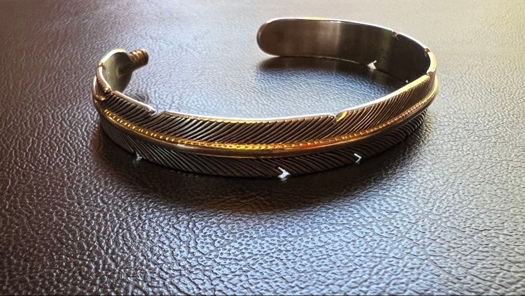 Harvey Mace ハーヴィーメイス フェザーバングル