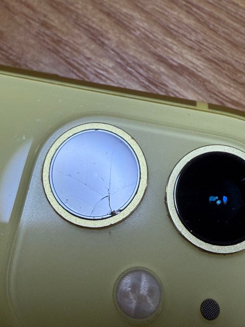 iPhone11 256GB レンズヒビ有り　使用に問題はないですが難あり