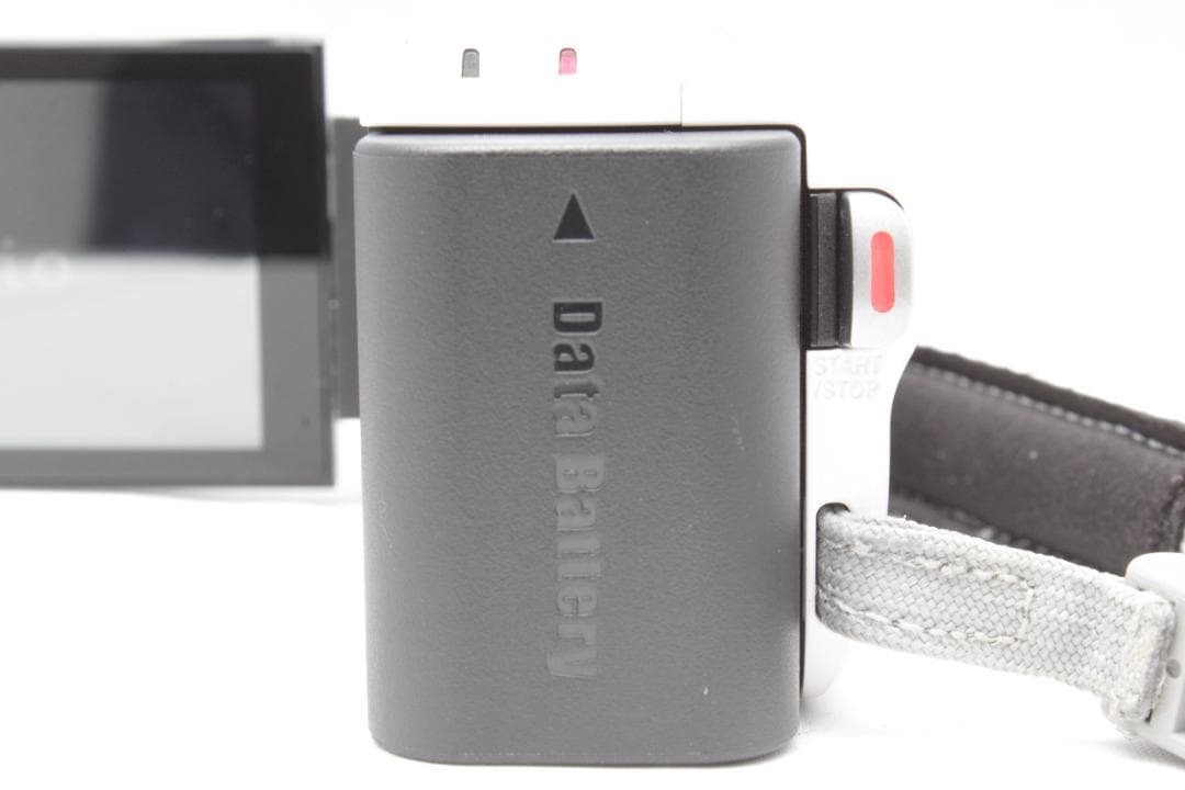 manaminko！JVC Everio GZ-E117-W　ビデオカメラ