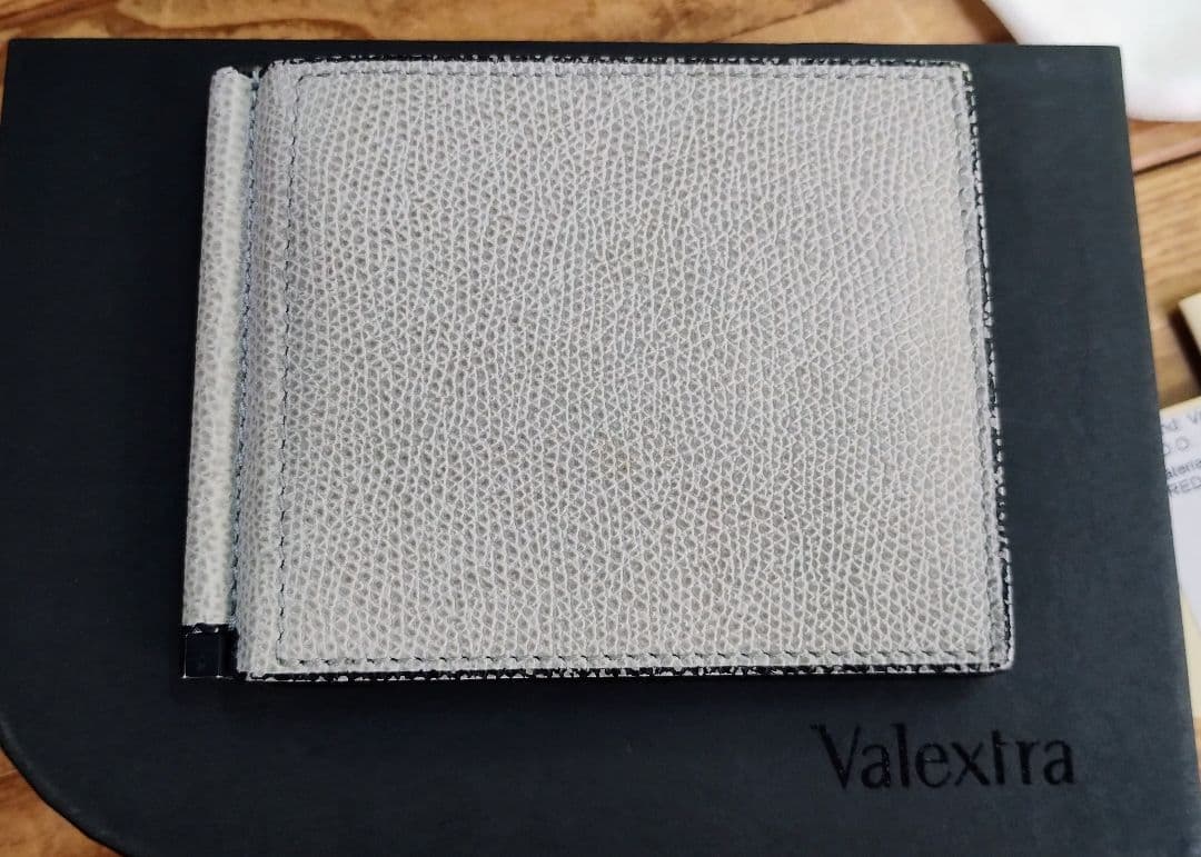 美品！Valextraヴァレクストラ マネークリップ 二つ折り財布