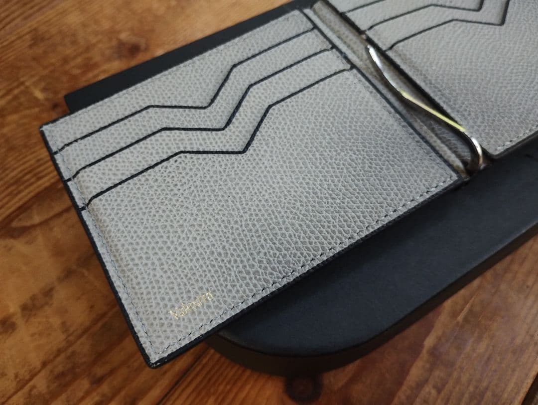 美品！Valextraヴァレクストラ マネークリップ 二つ折り財布